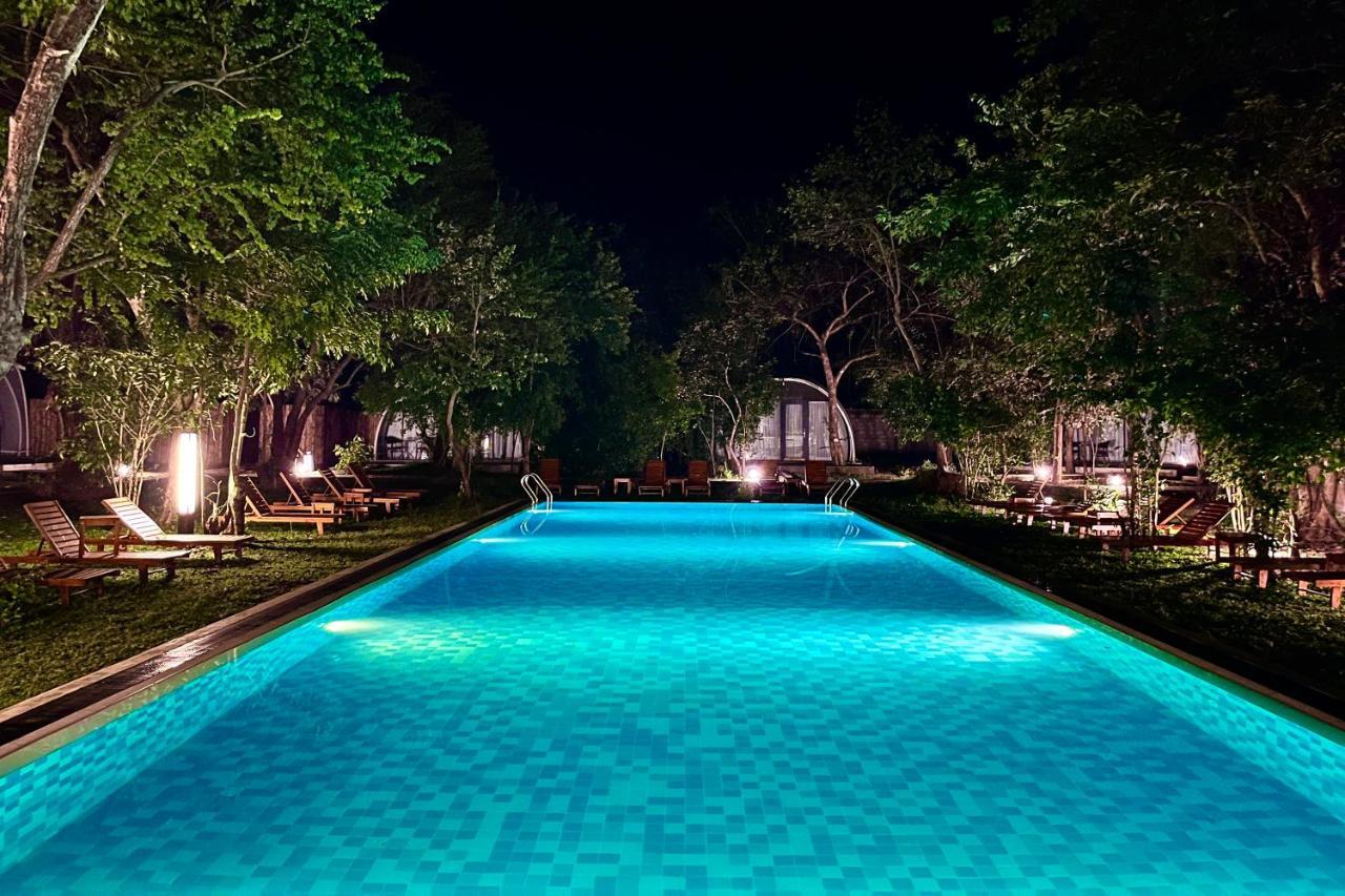 Nivadoo Resort Sigiriya Exterior foto The swimming pool at the hotel