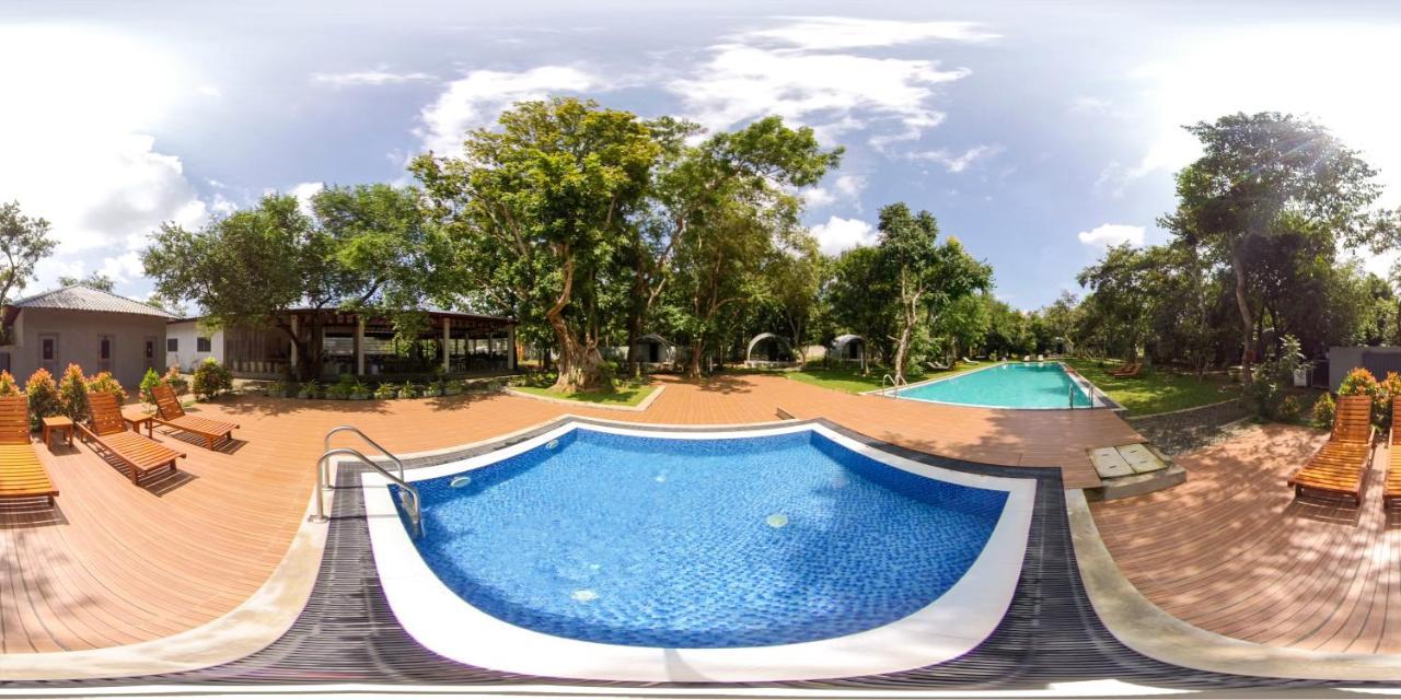 Nivadoo Resort Sigiriya Exterior foto A 360° image of the swimming pool at the resort