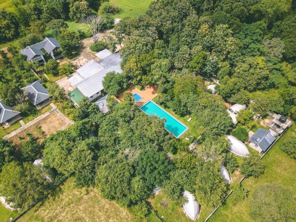 Nivadoo Resort Sigiriya Exterior foto Aerial view of the house